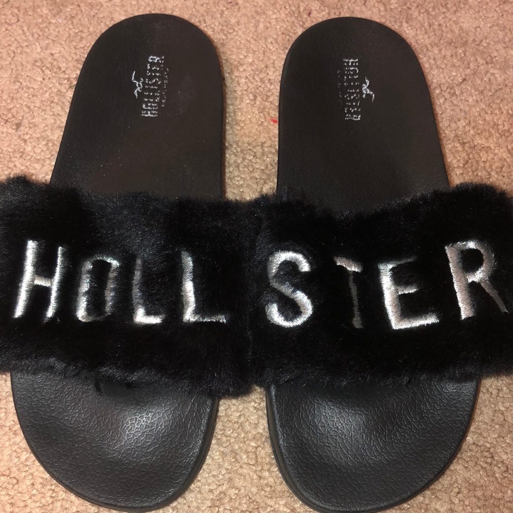 Fuzzy hollister slides